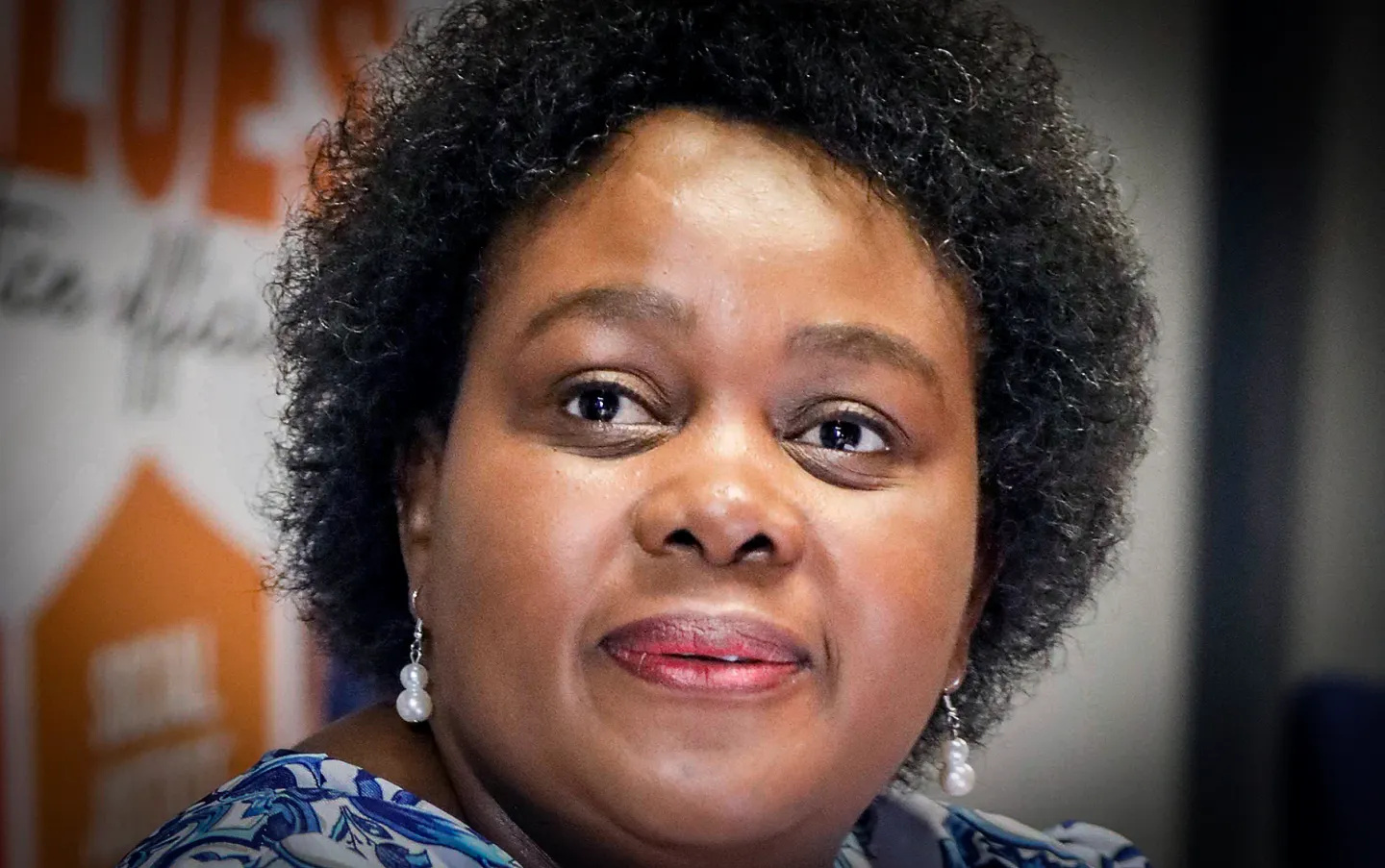 Kucasule Umengameli Ukuhlehla Kokuhlala Kwekhomishana Ezophenya kucasule-umengameli-ukuhlehla-kokuhlala-kwekhomishana-ezophenya