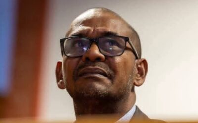 Uyabuya kwiMadlanga u-Adams ophinde waphosa i-IDAC ngaphansi kwebhasi