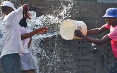 Unenge abaningi umdlalo wokuthelana ngamanzi