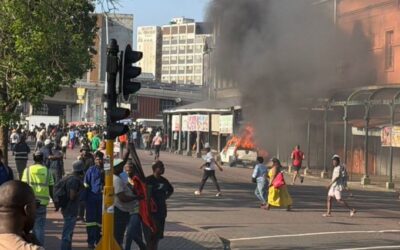 Iphethe ngodlame nokucekelwa phansi kwempahla imibhikisho elwa nabokufika